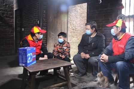 國(guó)網(wǎng)江永縣供電公司：迎春風(fēng)進(jìn)瑤寨，學(xué)雷鋒獻(xiàn)愛(ài)心