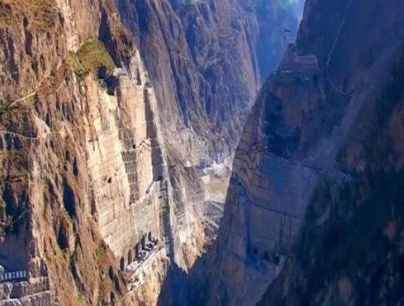 為建烏東德水電站，在峽谷底部挖90米深洞穴，用來干嘛的？