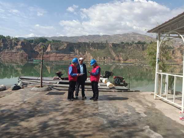 國(guó)網(wǎng)青?；】h供電公司農(nóng)網(wǎng)升級(jí)為養(yǎng)殖戶開啟致富新路子