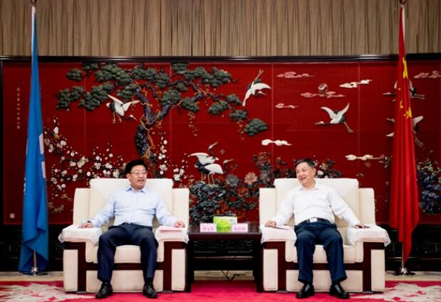 溫樞剛會見云南能投集團黨委書記、董事長段文泉