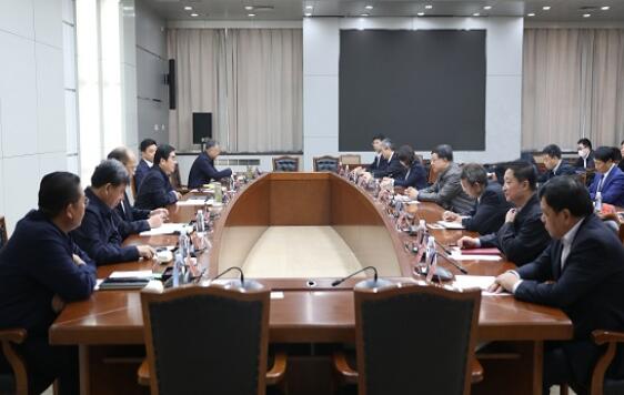 鄧建玲與唐山市委副書記、市長(zhǎng)丁繡峰會(huì)談