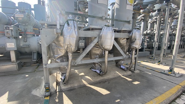 國(guó)網(wǎng)劉家峽水電廠御寒抗凍 設(shè)備“棉衣”早上身