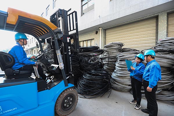 國(guó)網(wǎng)寧海縣供電公司：下基層強(qiáng)服務(wù)，提質(zhì)增效駛?cè)搿翱燔嚒钡? width=