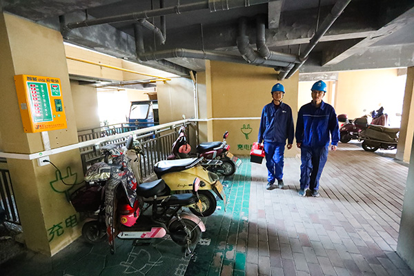 “小電驢”充電更安全了！寧?？h24393個充電接口完成升級改造