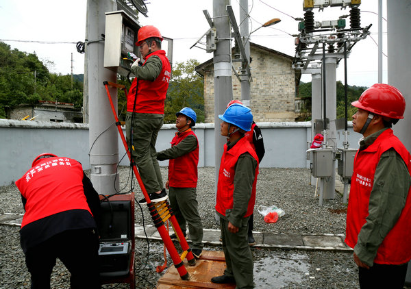 國網樂安縣供電公司“黨建+”現(xiàn)場培訓提升隊伍素質