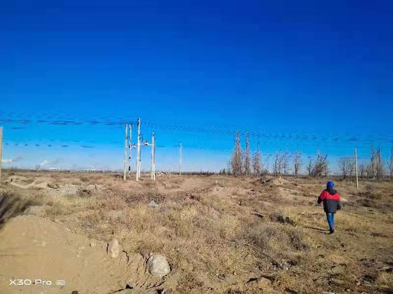 烏海電業(yè)局農(nóng)電處千里山農(nóng)電所：加強(qiáng)巡線，確保冬季電網(wǎng)安全