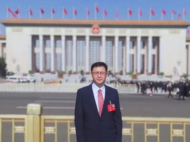 加快推動(dòng)新能源行業(yè) 與人工智能融合創(chuàng)新——訪全國(guó)人大代表、樂山太陽(yáng)能研究院院長(zhǎng)姜希猛