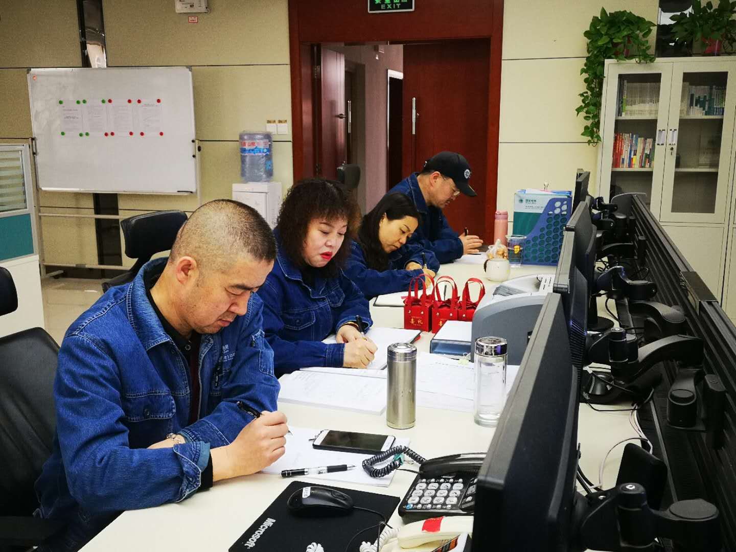 國網(wǎng)平?jīng)龉╇姽竟╇姺?wù)指揮中心：提升配網(wǎng)調(diào)度管理，保障春檢安全進行