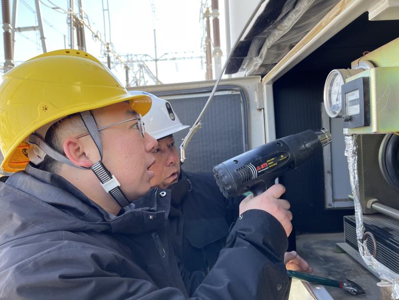 爭分奪秒解危急，全力保設(shè)備平穩(wěn)度冬