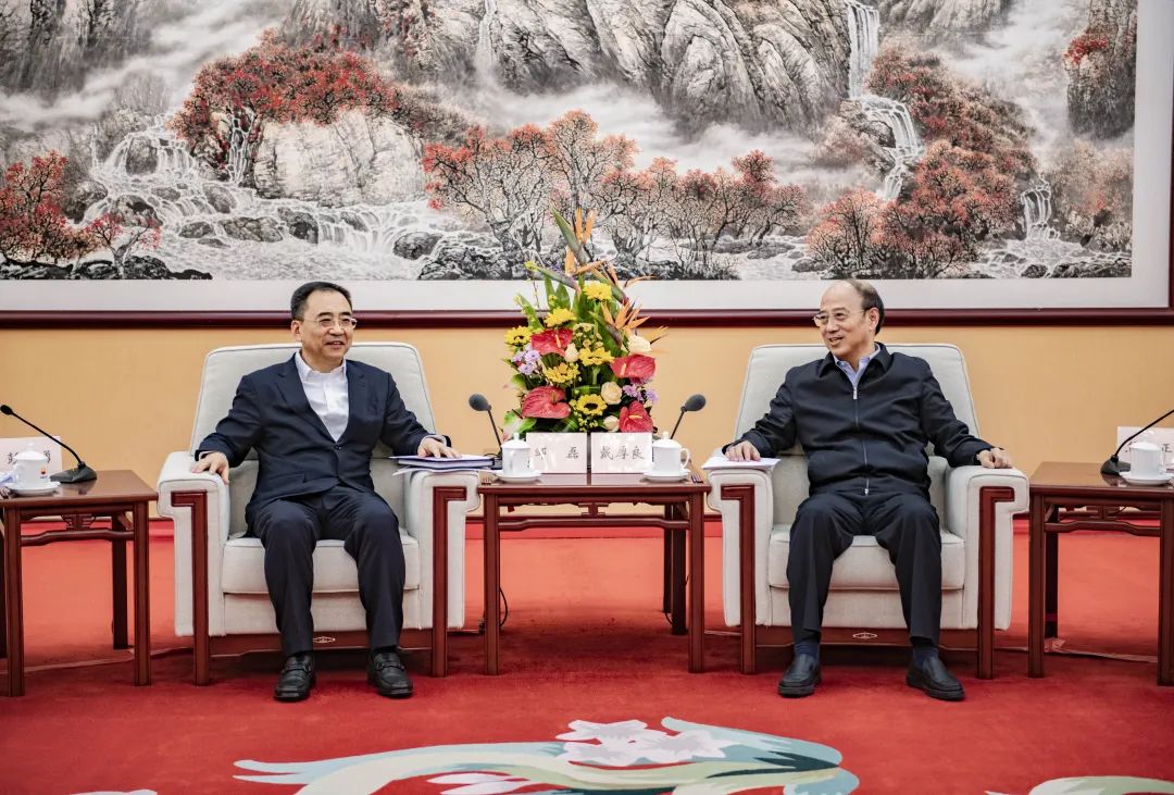 鄒磊拜會中國石油集團黨組書記、董事長戴厚良