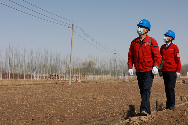烏海市千里山供電分公司：保電巡線備耕忙，不誤農(nóng)時不負(fù)春