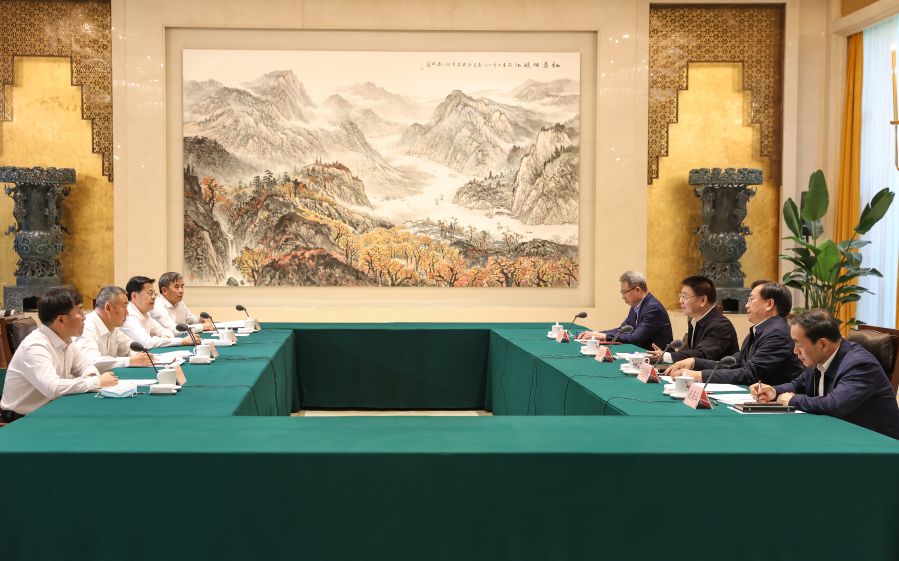 雷鳴山、韓君拜會(huì)湖北省委書(shū)記王蒙徽、省長(zhǎng)王忠林