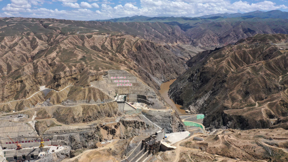 青海羊曲水電站加緊建設