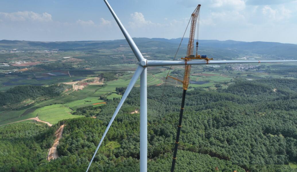 國(guó)內(nèi)最大陸上風(fēng)機(jī)，成功吊裝!