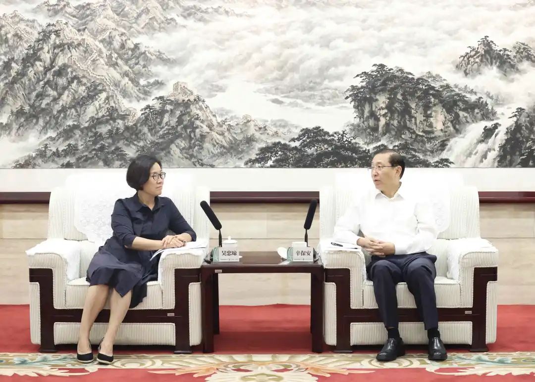 國家電網(wǎng)董事長、黨組書記辛保安與江西省委副書記、贛州市委書記吳忠瓊會談