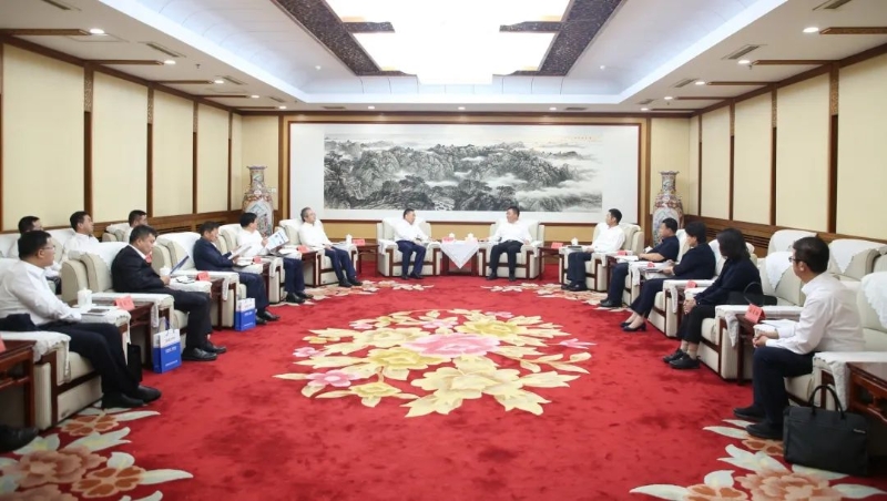 宋海良與內(nèi)蒙古自治區(qū)黨委常委、呼和浩特市委書記包鋼座談