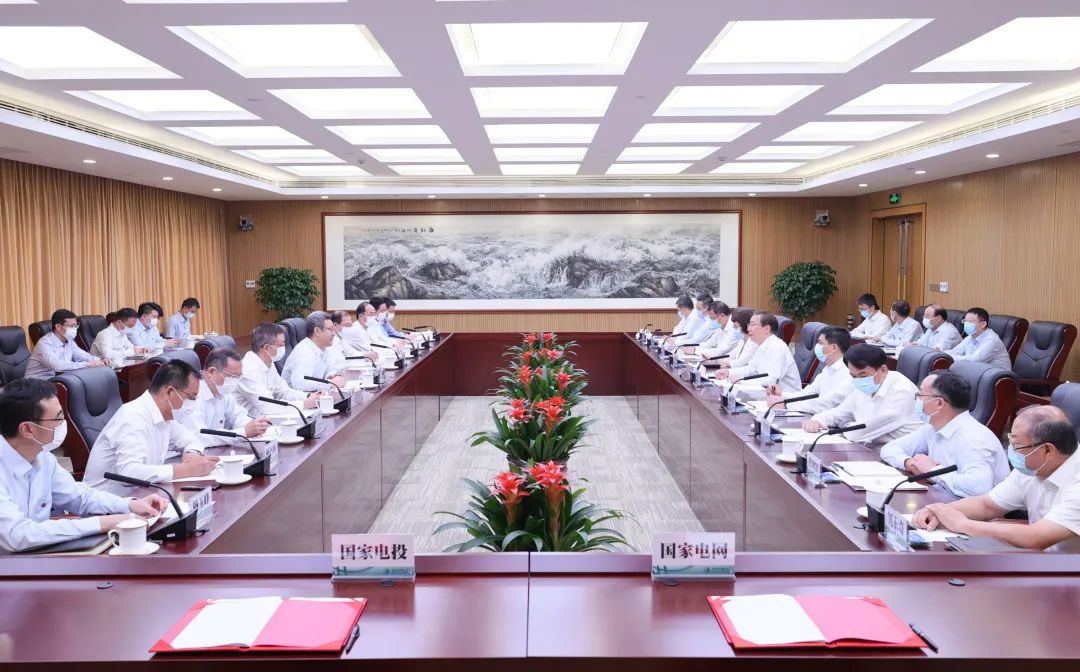 國(guó)家電網(wǎng)董事長(zhǎng)、黨組書(shū)記辛保安與國(guó)家電投董事長(zhǎng)錢(qián)智民、總經(jīng)理江毅會(huì)談