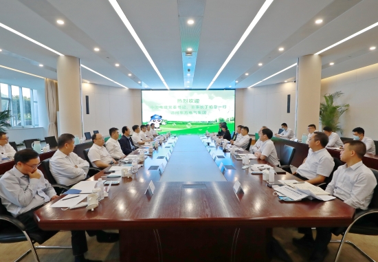 丁焰章與東方電氣黨組書(shū)記、董事長(zhǎng)俞培根會(huì)談并見(jiàn)證雙方簽署戰(zhàn)略合作協(xié)議