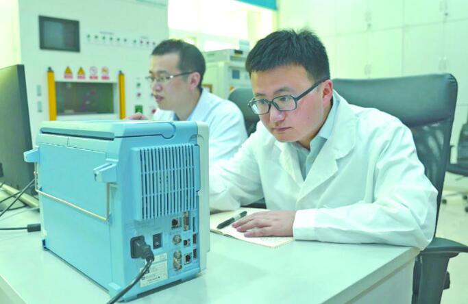 李智誠(chéng):潛心攻克儲(chǔ)能技術(shù)難題