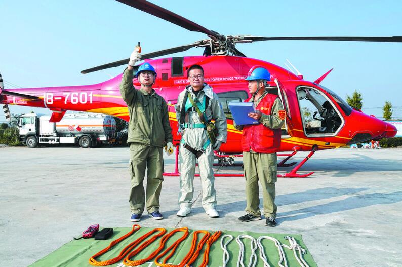 湖北地區(qū)±800千伏特高壓輸電線路規(guī)?;鄙龣C帶電作業(yè)完成