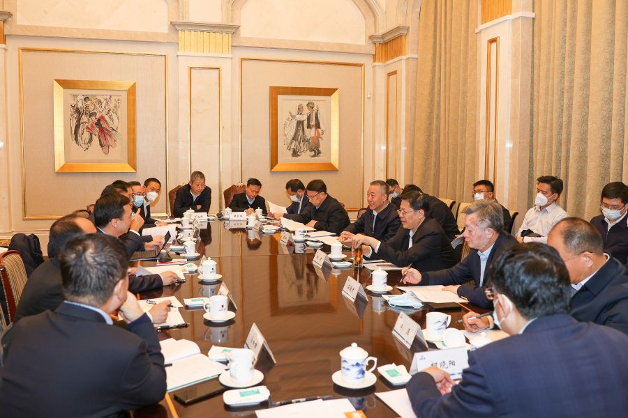 雷鳴山、韓君調(diào)研三峽集團(tuán)新疆區(qū)域工作