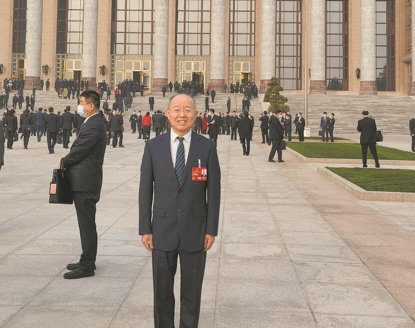 【兩會好聲音】全國人大代表 錢海軍:當(dāng)好百姓“點燈人” 讓服務(wù)更有溫度