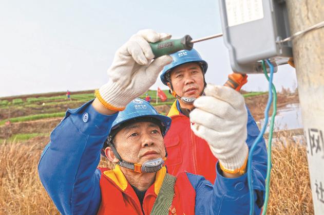 四川通江護(hù)航春灌用電，60支服務(wù)隊(duì)奔走田間