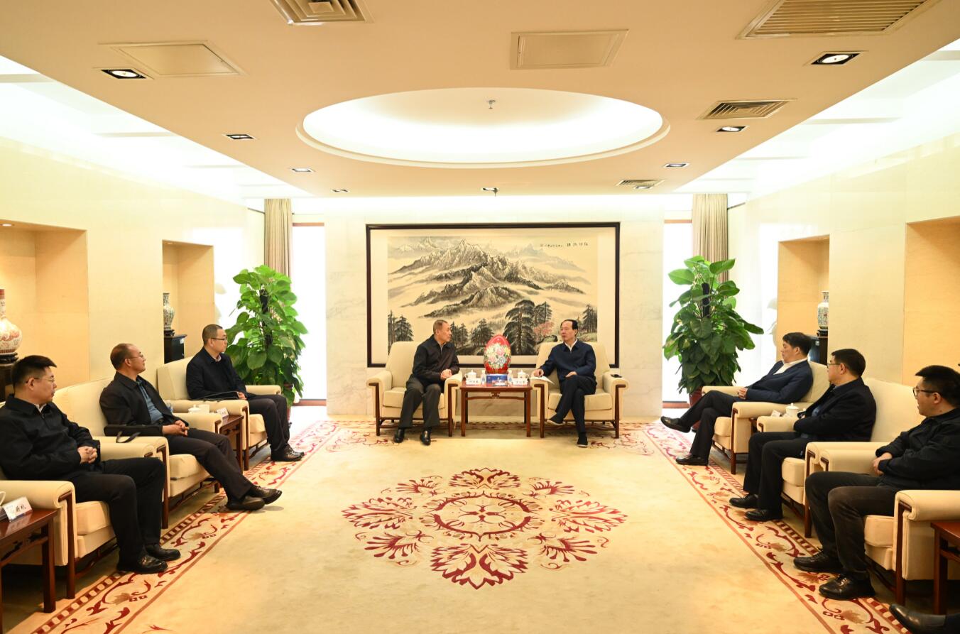 中國(guó)電建黨委書記、董事長(zhǎng)丁焰章會(huì)見內(nèi)蒙古能源集團(tuán)黨委書記、董事長(zhǎng)何雨春