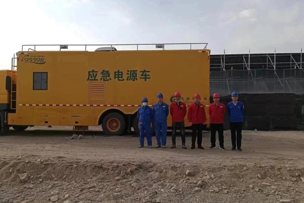 烏海市千里山供電公司：保電路上，我們一直在