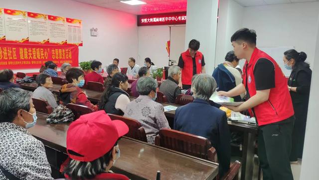 黎明社區(qū)·“愛心義診進社區(qū)，健康關(guān)愛暖民心”黨建聯(lián)盟志愿活動