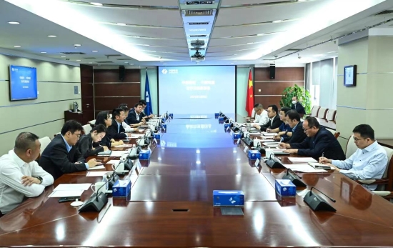 中國(guó)電建黨委常委、副總經(jīng)理劉源與中國(guó)建材股份副總裁王兵舉行會(huì)談