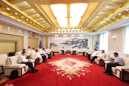 中國(guó)電建黨委副書(shū)記、總經(jīng)理王斌與山東省委常委、煙臺(tái)市委書(shū)記江成會(huì)談