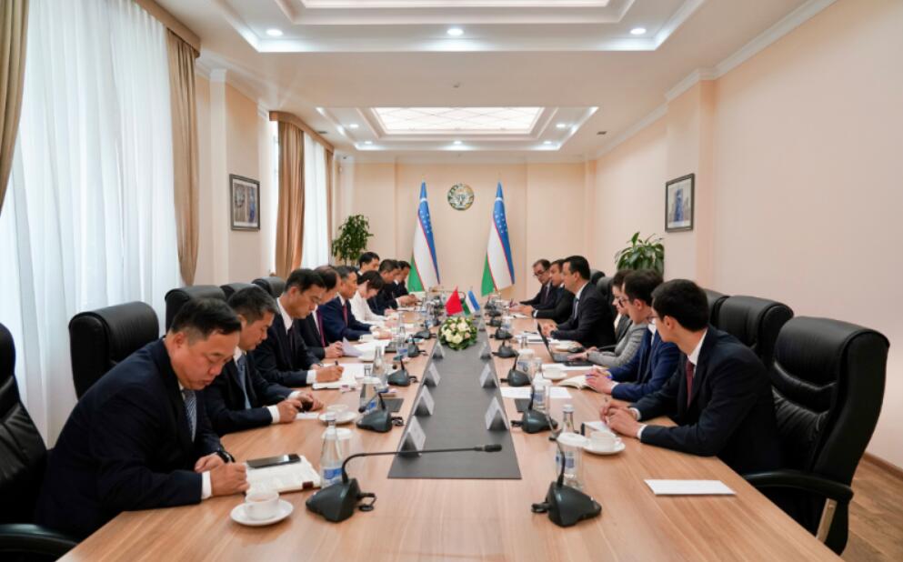宋海良會(huì)見烏茲別克斯坦投資、工業(yè)與貿(mào)易部部長庫德拉托夫·拉齊茲