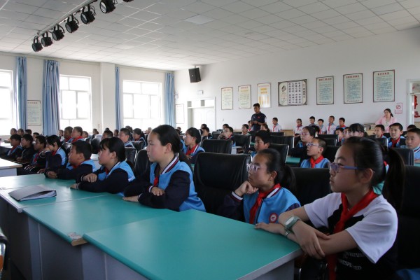 烏海供電公司聯(lián)合黨支部電力宣傳進(jìn)校園，“電”亮未來護(hù)成長