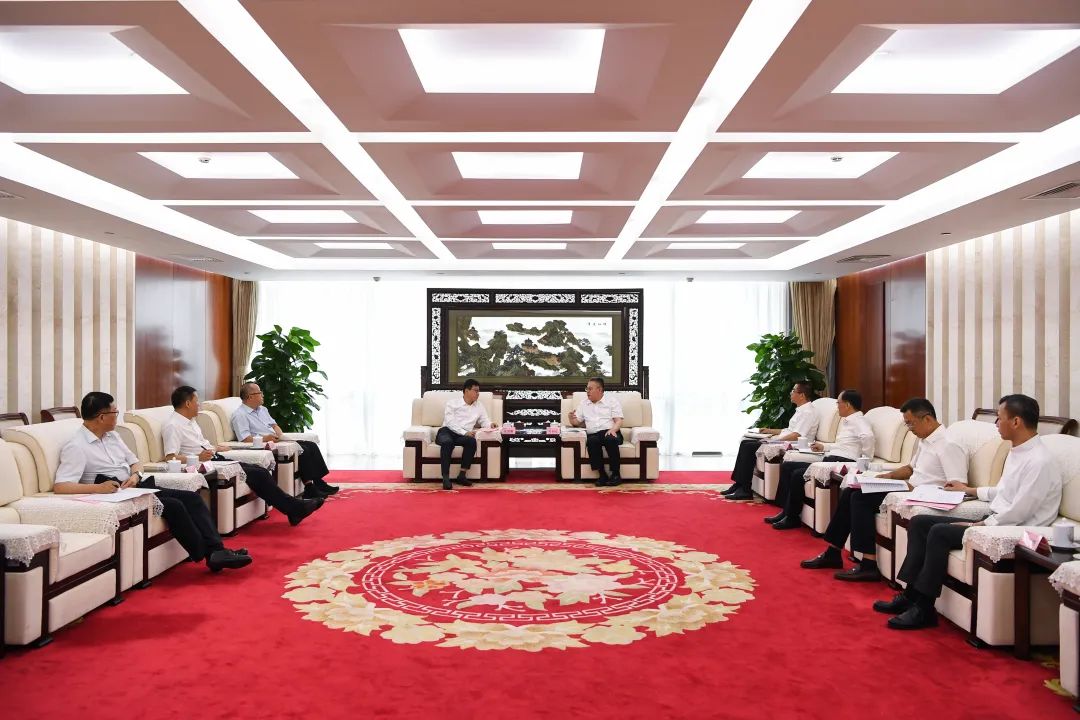 葉向東與甘肅省委常委、副省長張錦剛舉行會(huì)談