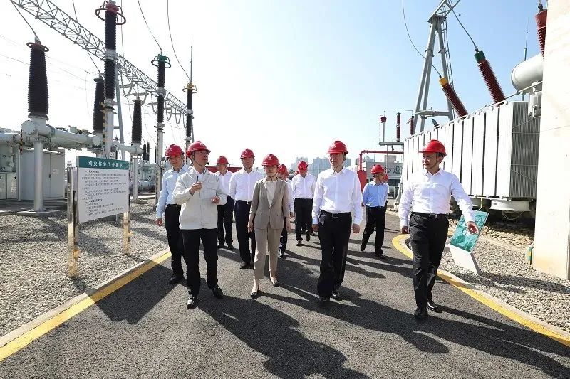 國(guó)家電網(wǎng)董事長(zhǎng)、黨組書(shū)記辛保安會(huì)見(jiàn)四川省委書(shū)記王曉暉、省長(zhǎng)黃強(qiáng)并檢查大運(yùn)會(huì)供電保障工作