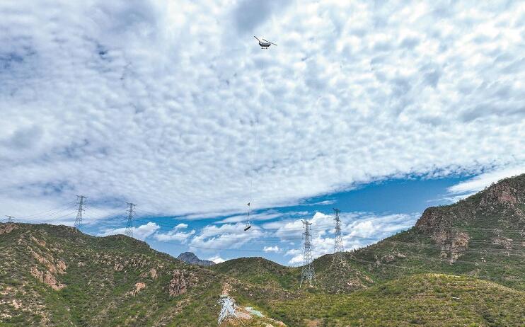 重載無人直升機(jī)首次規(guī)?；? width=