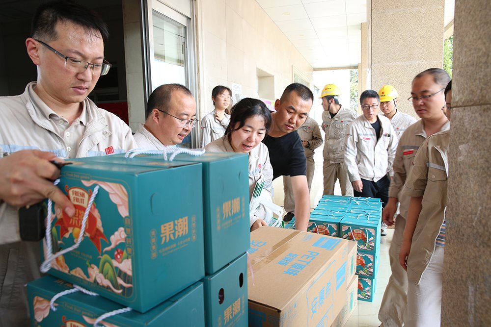 臨汾熱電公司開展“保供有我，夏送清涼”慰問活動(dòng)