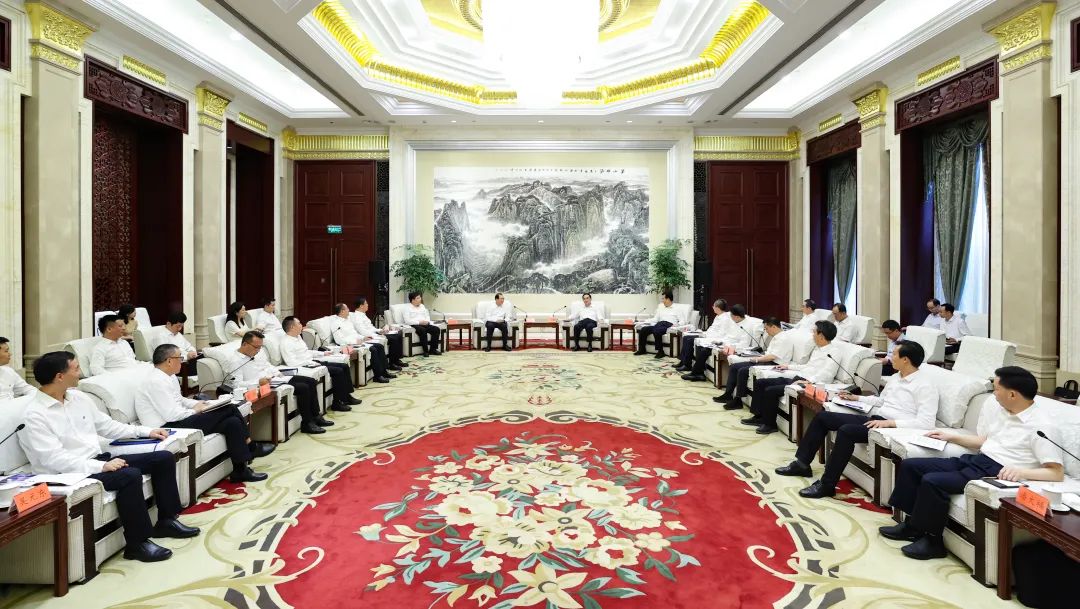 中國(guó)華電黨組書記、董事長(zhǎng)江毅拜會(huì)貴州省委書記徐麟、省長(zhǎng)李炳軍