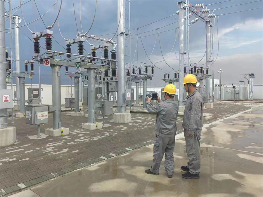 國網(wǎng)秦皇島供電公司全力應(yīng)對(duì)臺(tái)風(fēng)“杜蘇芮”確?？煽抗╇? width=
