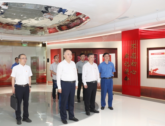 國(guó)務(wù)院國(guó)資委黨委委員周?chē)?guó)平到華能北京熱電廠調(diào)研