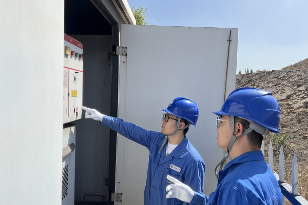 六五四供電公司:高溫下的巡檢“醫(yī)生”