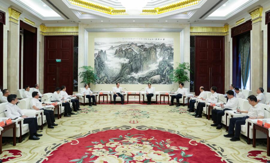 中國電建黨委書記、董事長丁焰章拜會貴州省委書記徐麟、省長李炳軍