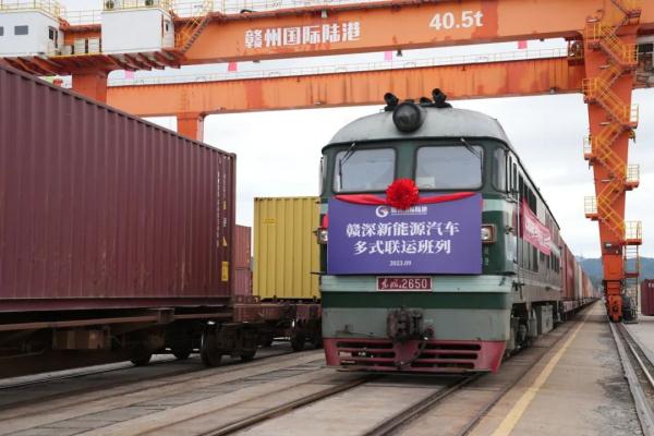 國(guó)產(chǎn)新能源汽車(chē)，坐火車(chē)“出?！?
