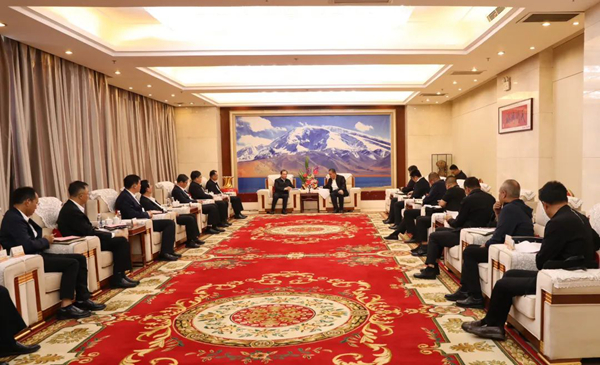 華電集團(tuán)黨組書記、董事長江毅與喀什地委副書記、行署專員艾尼瓦爾·吐爾遜舉行會談