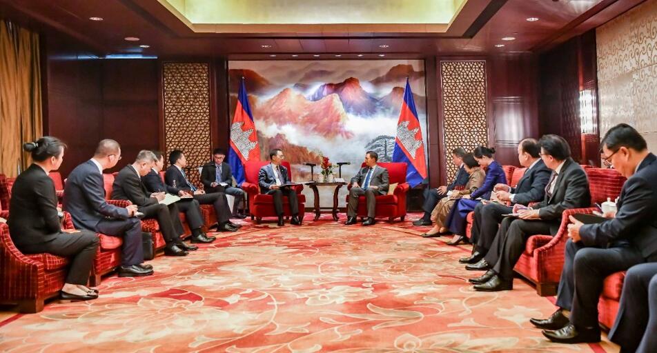 大唐集團(tuán)黨組書(shū)記、董事長(zhǎng)鄒磊拜會(huì)柬埔寨首相洪瑪奈