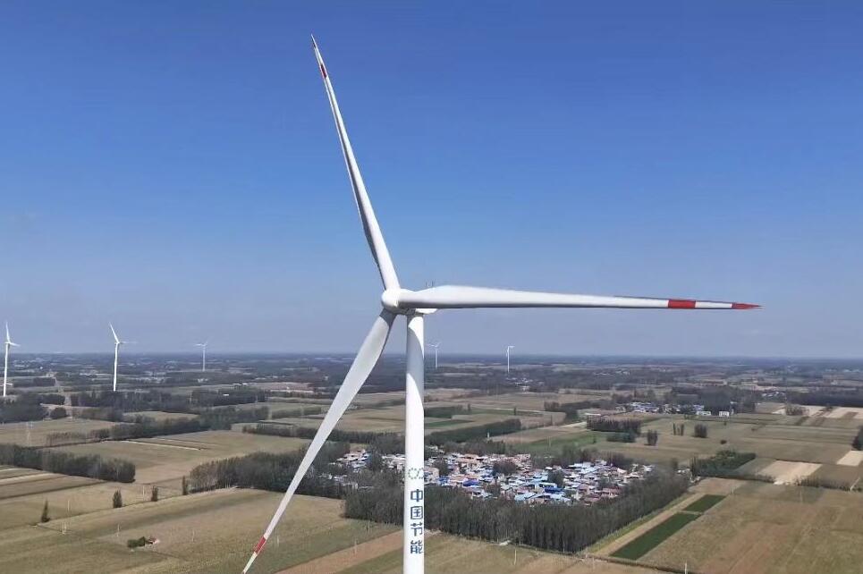 中國(guó)節(jié)能以“風(fēng)電+清潔供暖” 守護(hù)千家萬(wàn)戶(hù)“光與暖”  　　文章來(lái)源：中國(guó)節(jié)能環(huán)保集團(tuán)有限公司　　發(fā)布時(shí)間：2023-11-23  　　從中國(guó)節(jié)能獲悉，2023至2024年度冬季采暖季期間，中國(guó)節(jié)能所