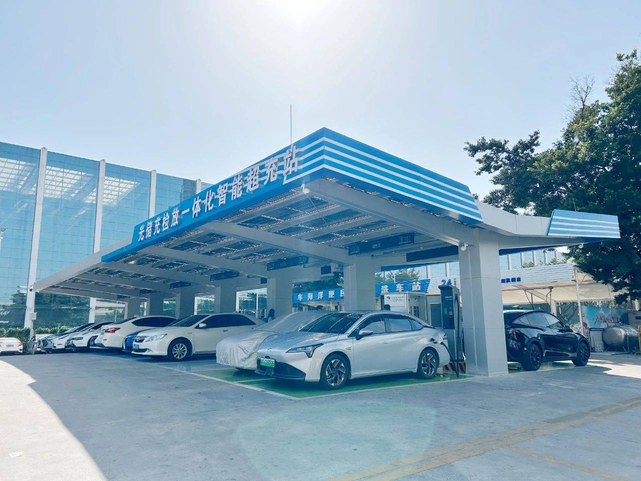 大灣區(qū)首個(gè)光儲充檢放一體化智能超充站開業(yè)