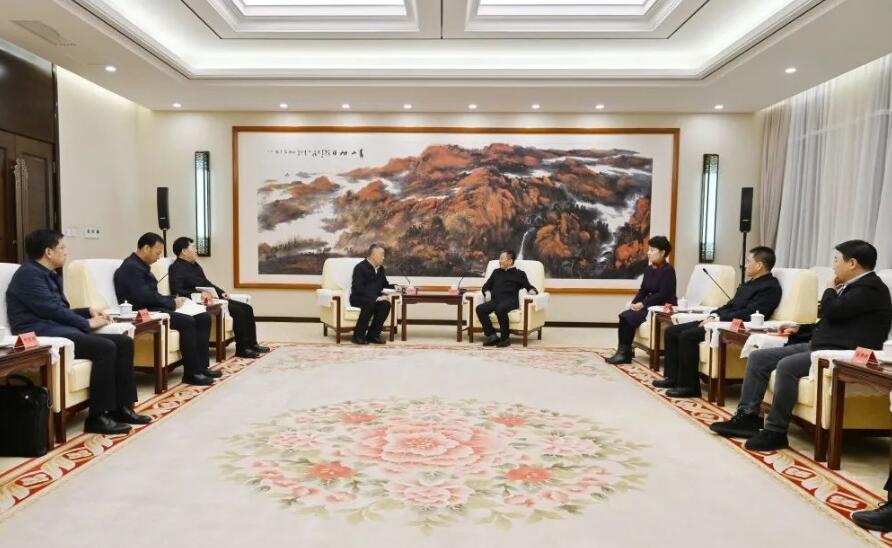 三峽集團(tuán)董事長(zhǎng)、黨組書(shū)記雷鳴山拜會(huì)內(nèi)蒙古自治區(qū)黨委書(shū)記孫紹騁、自治區(qū)主席王莉霞