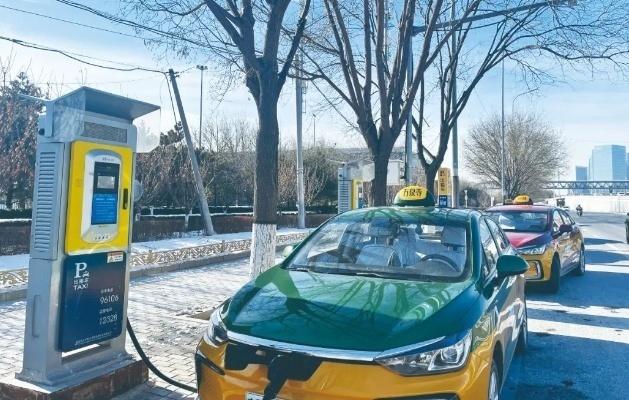 一天去四趟換電站，新能源出租車“不抗凍”怎么開